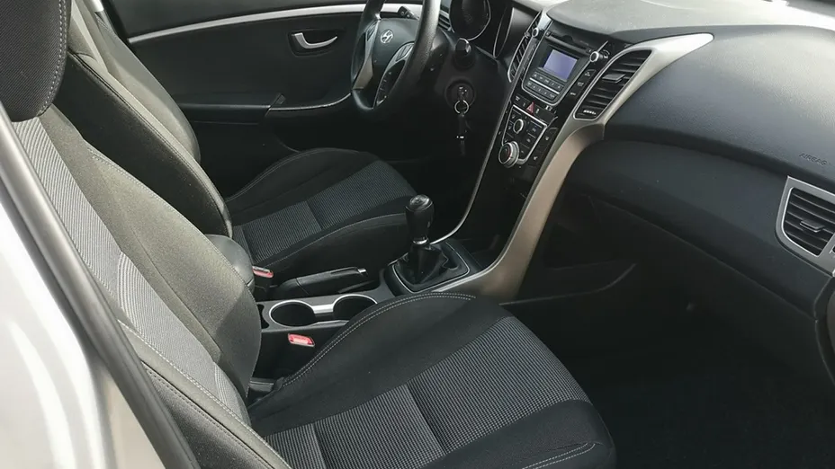 HYUNDAI i30 -