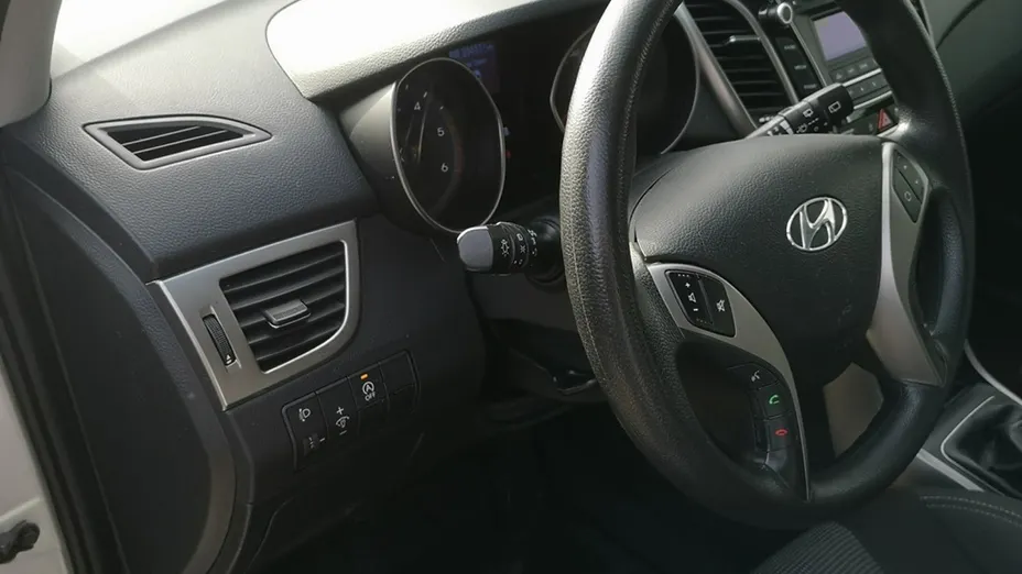 HYUNDAI i30 -