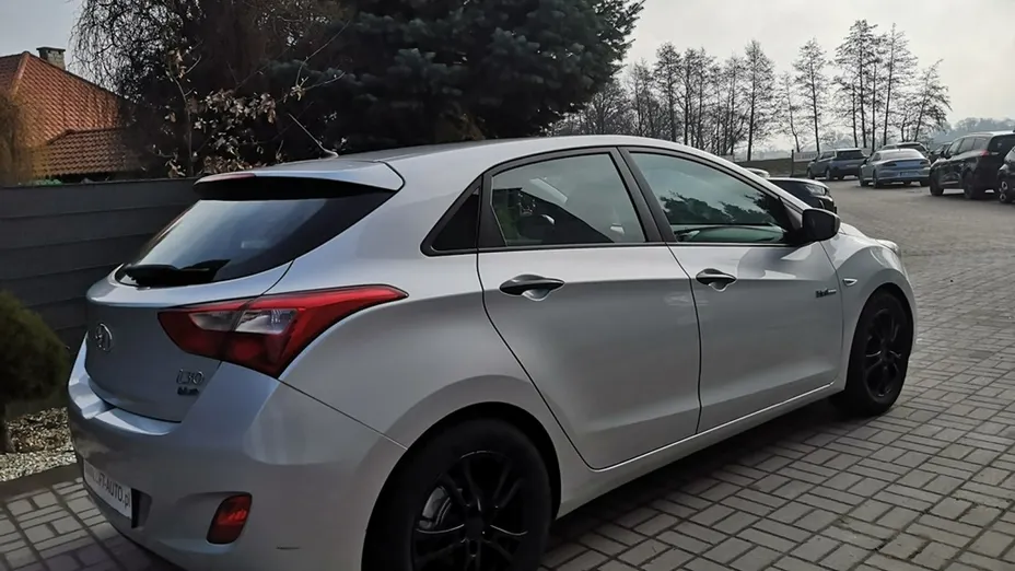 HYUNDAI i30 -