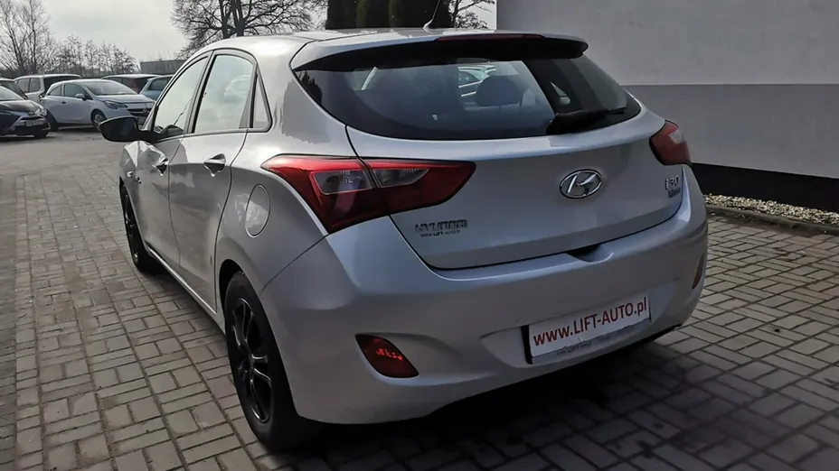 HYUNDAI i30 -