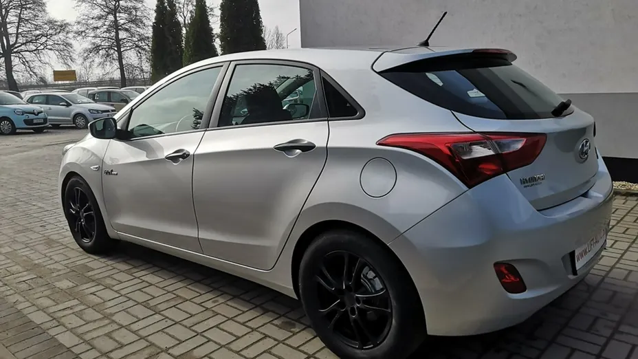 HYUNDAI i30 -