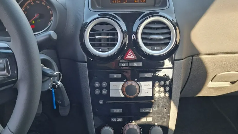 OPEL Corsa -