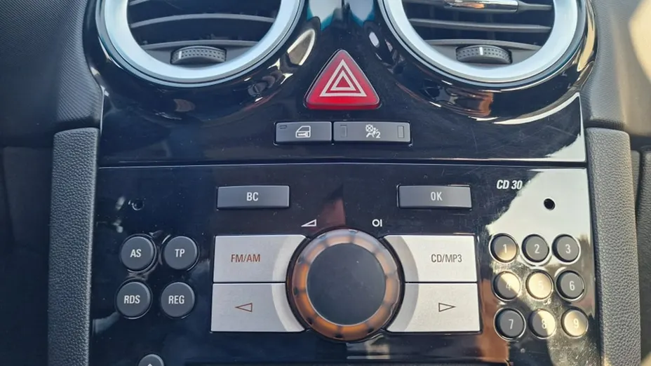 OPEL Corsa -