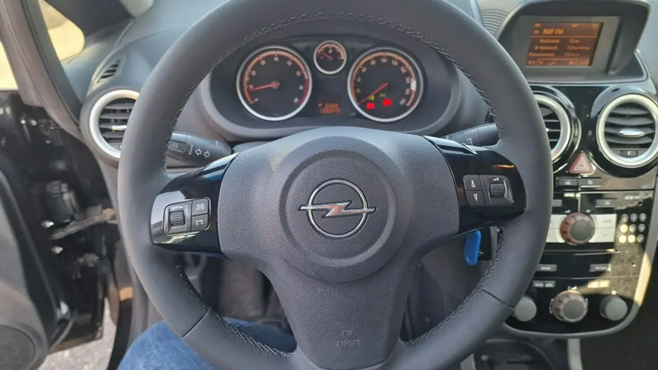 OPEL Corsa -