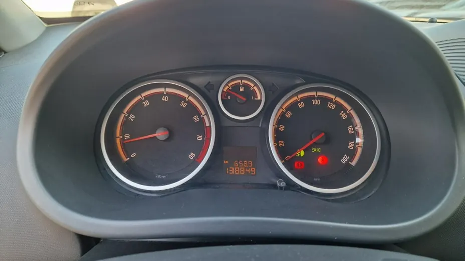 OPEL Corsa -