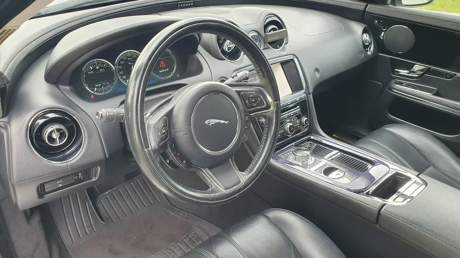 JAGUAR XJ -