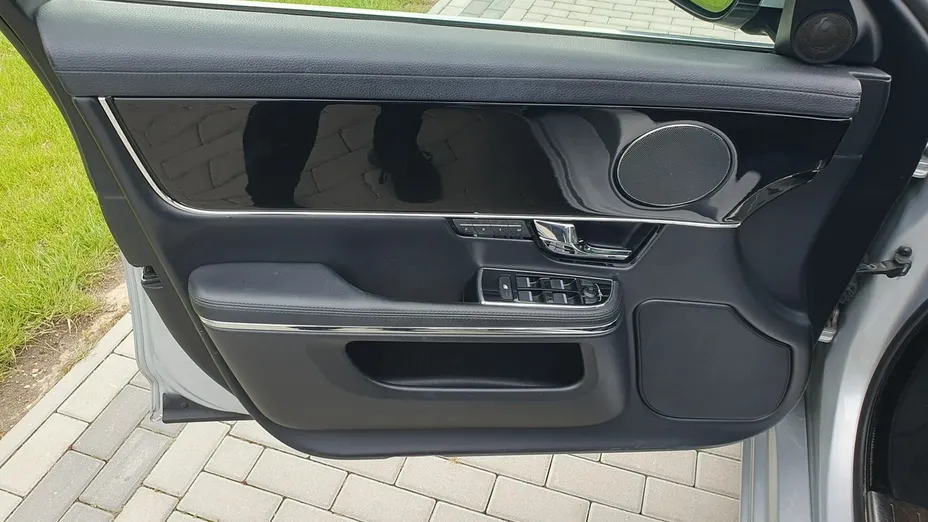JAGUAR XJ -