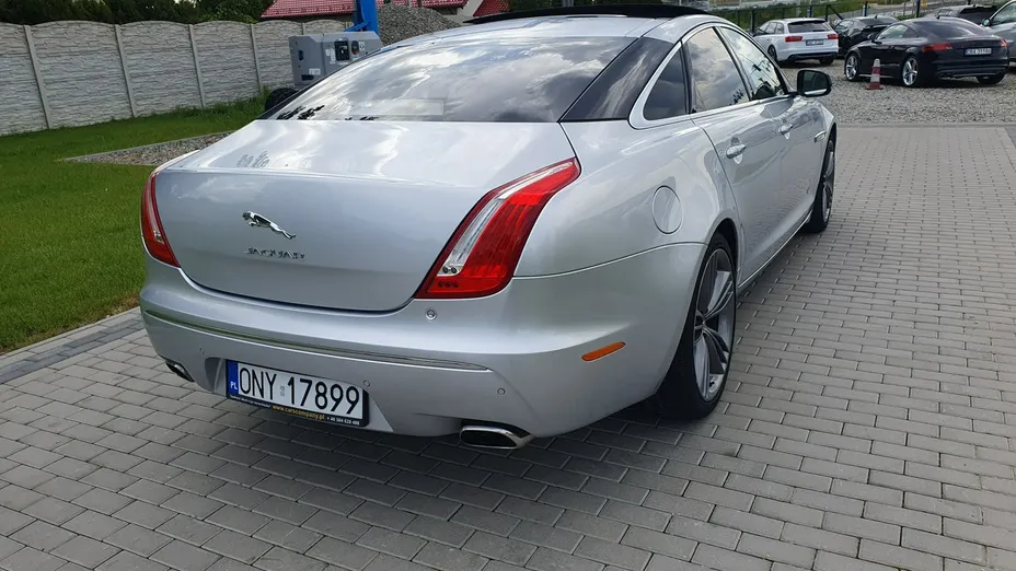 JAGUAR XJ -