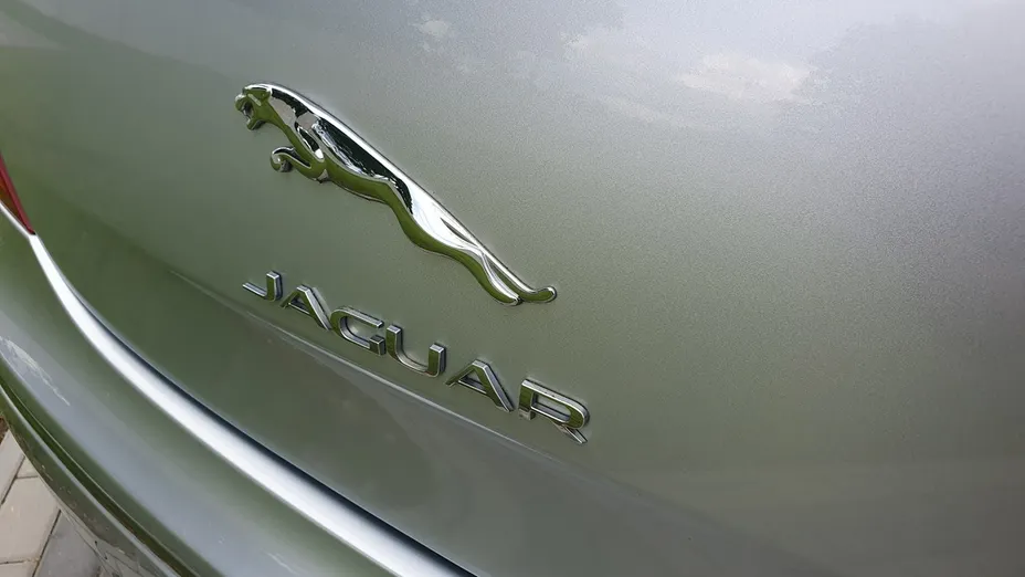JAGUAR XJ -