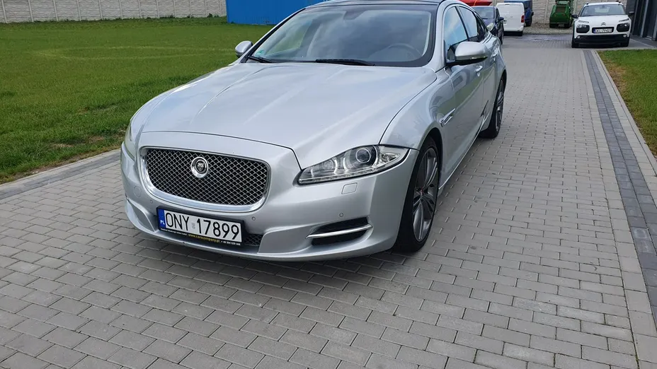 JAGUAR XJ -