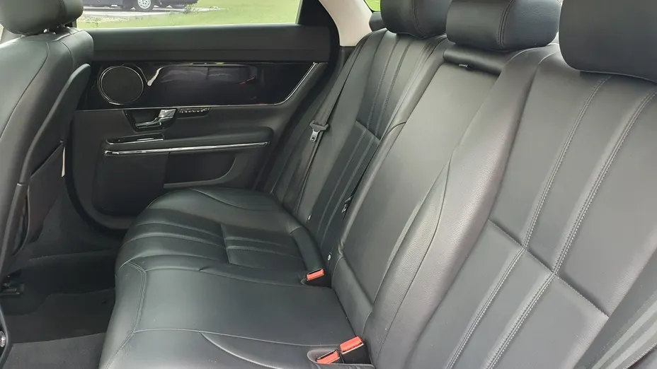 JAGUAR XJ -