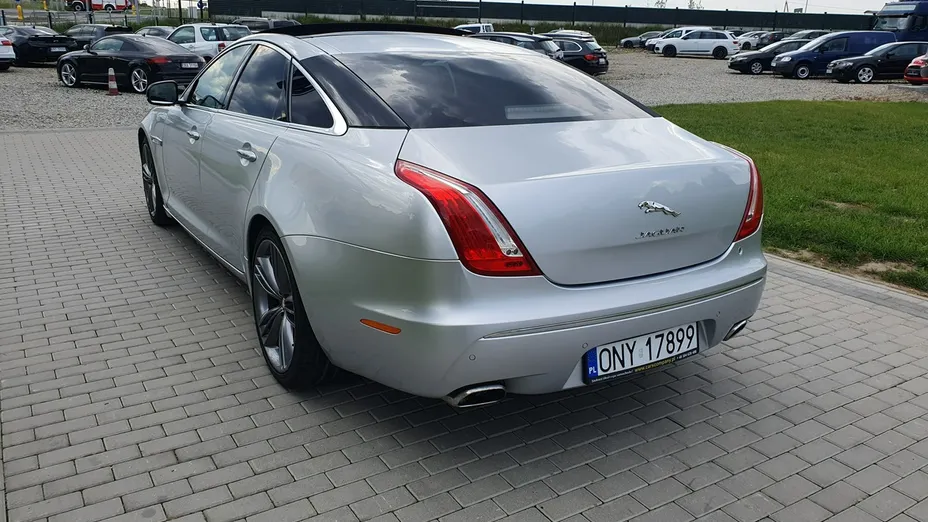 JAGUAR XJ -