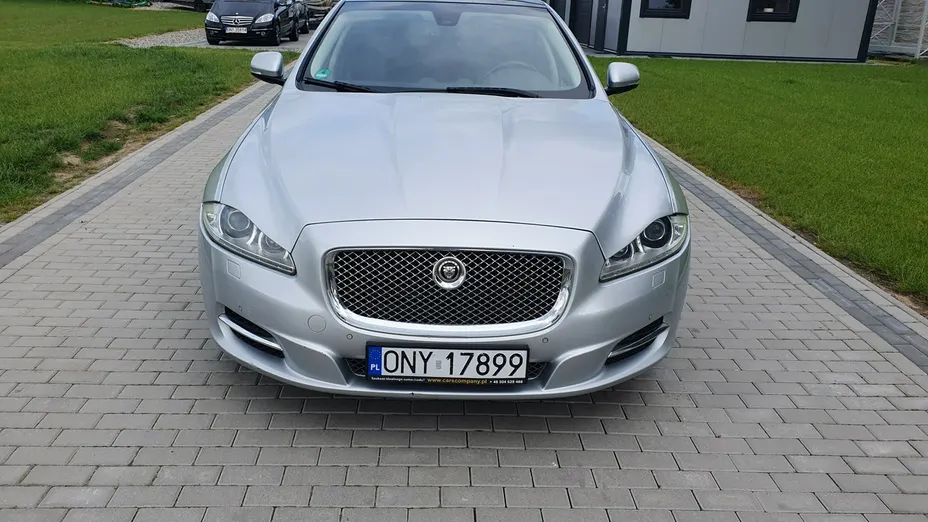 JAGUAR XJ -