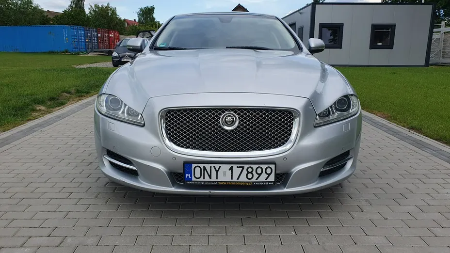 JAGUAR XJ -