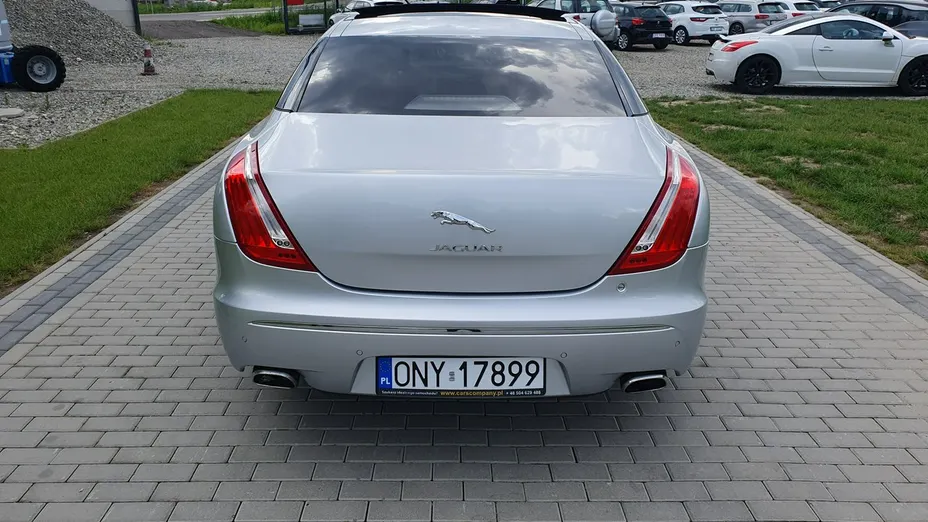JAGUAR XJ -
