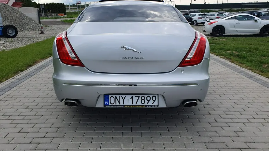 JAGUAR XJ -
