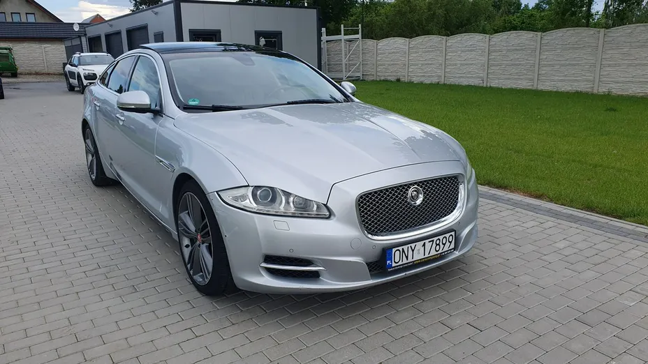 JAGUAR XJ -