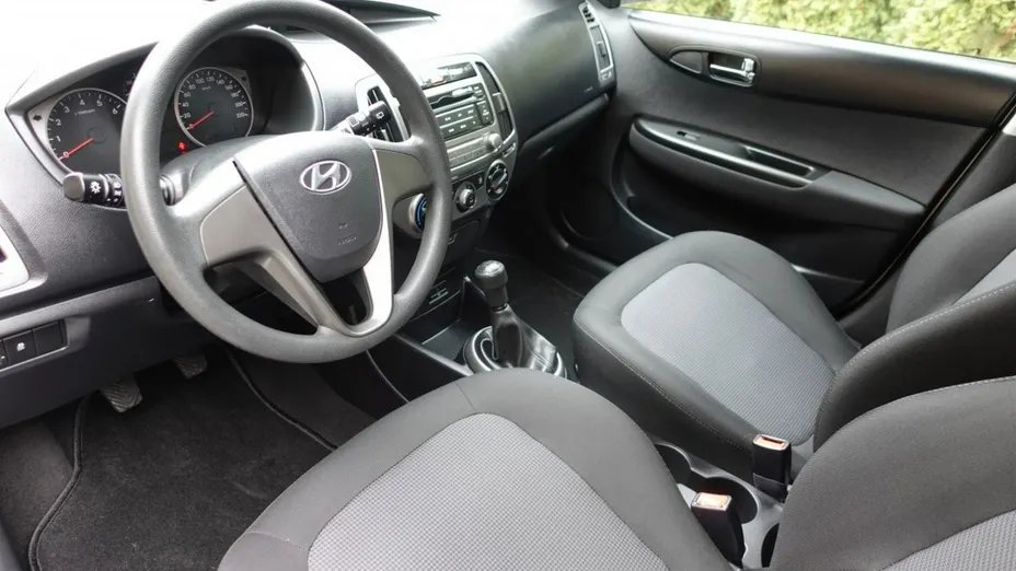 HYUNDAI i20 -
