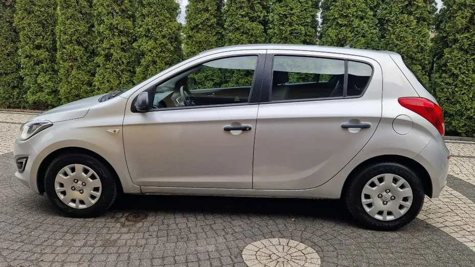 HYUNDAI i20 -