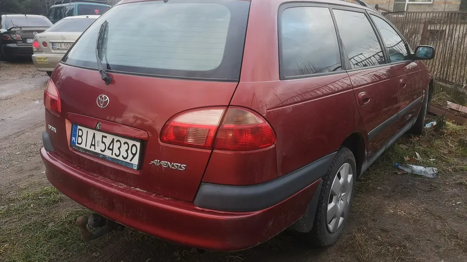 TOYOTA Avensis -