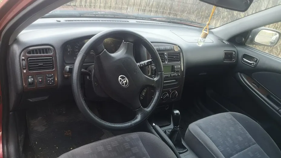 TOYOTA Avensis -