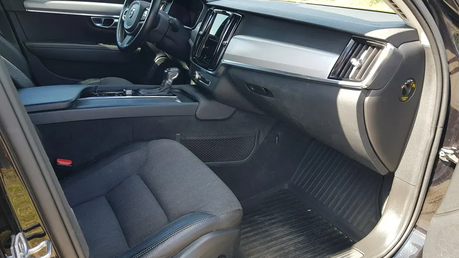 VOLVO V90 -