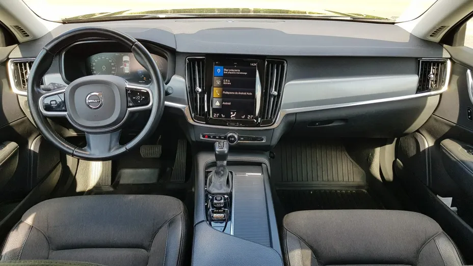 VOLVO V90 -