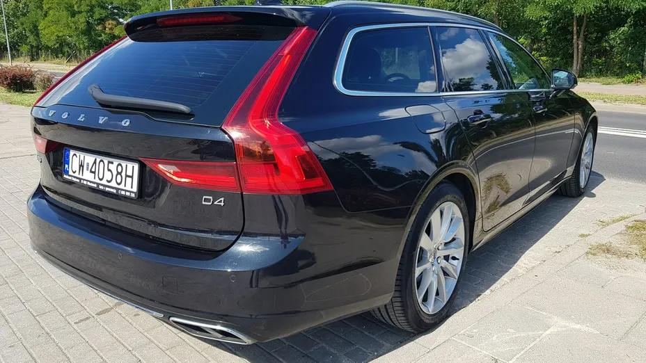 VOLVO V90 -