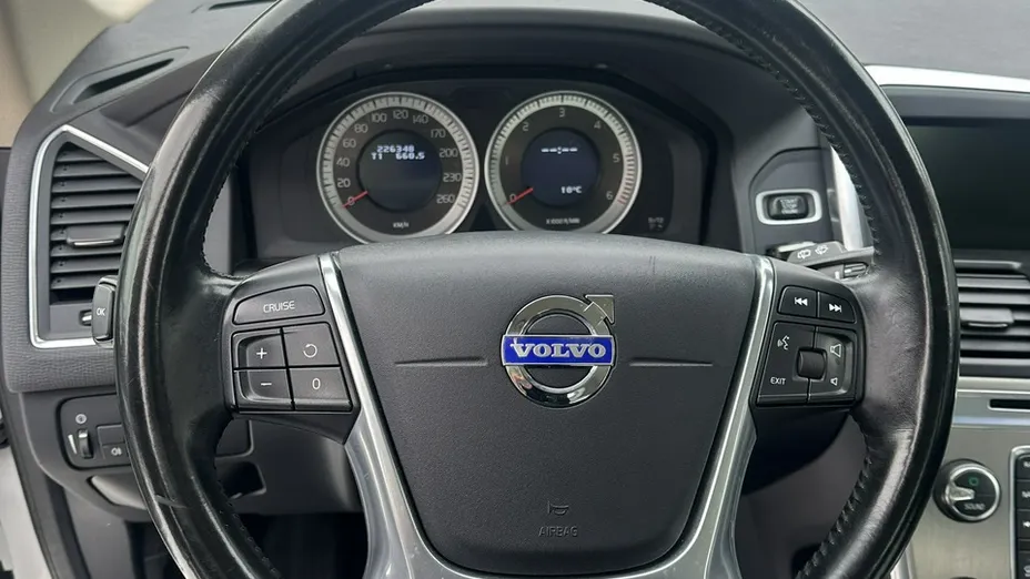 VOLVO XC60 -