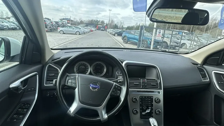 VOLVO XC60 -