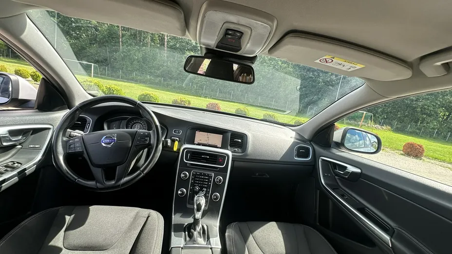 VOLVO V60 -