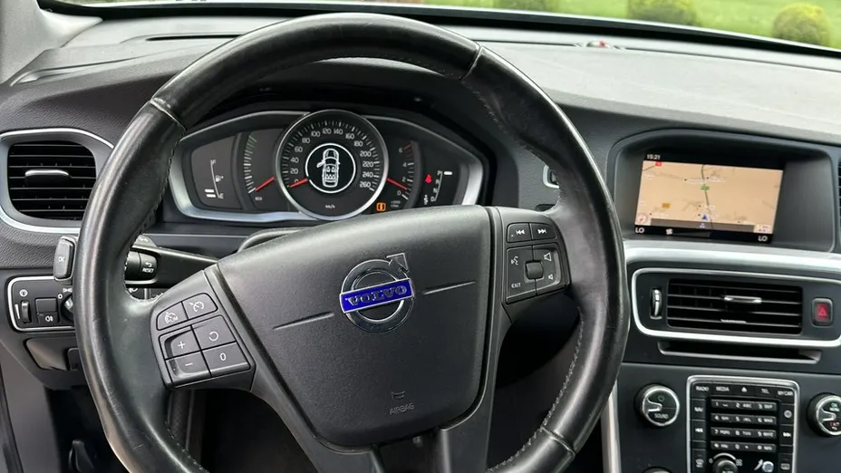 VOLVO V60 -