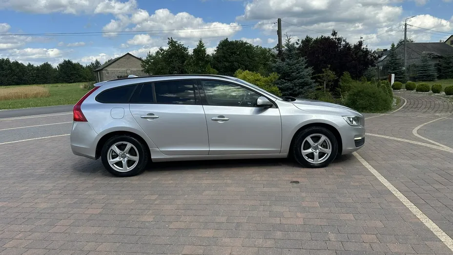 VOLVO V60 -