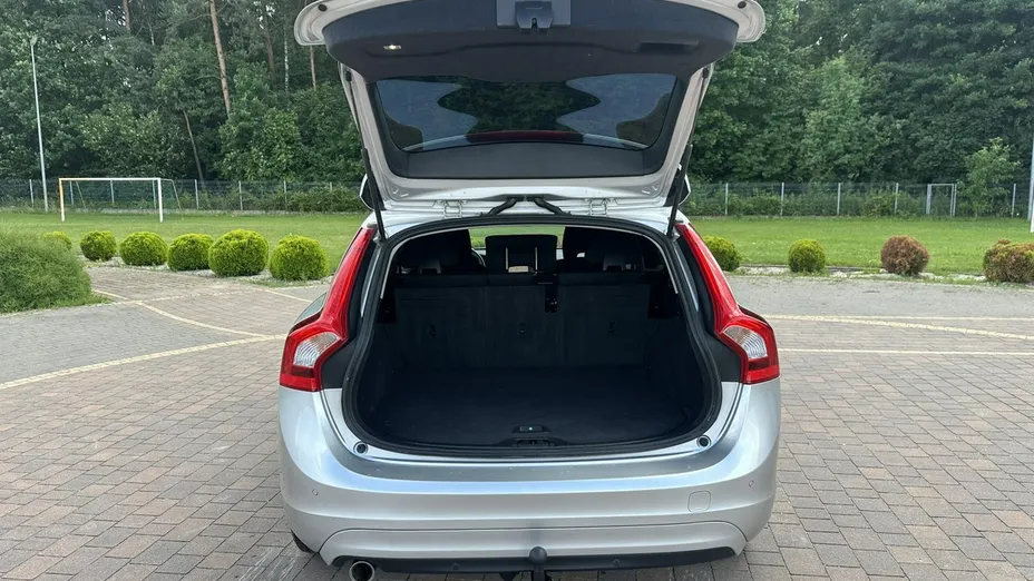 VOLVO V60 -