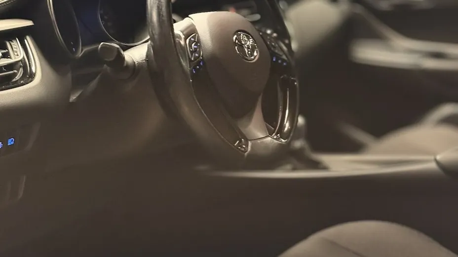 TOYOTA C-HR -