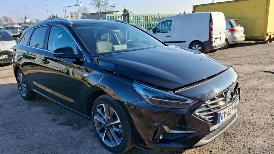 HYUNDAI i30 -