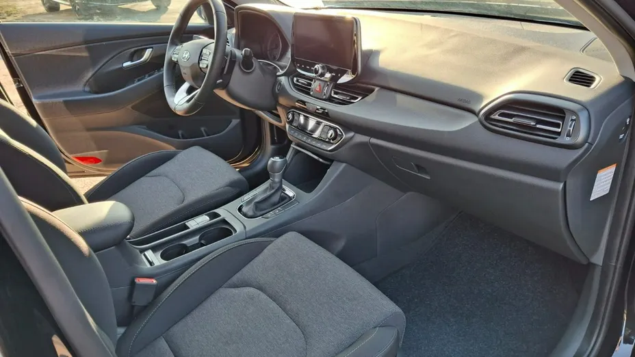 HYUNDAI i30 -