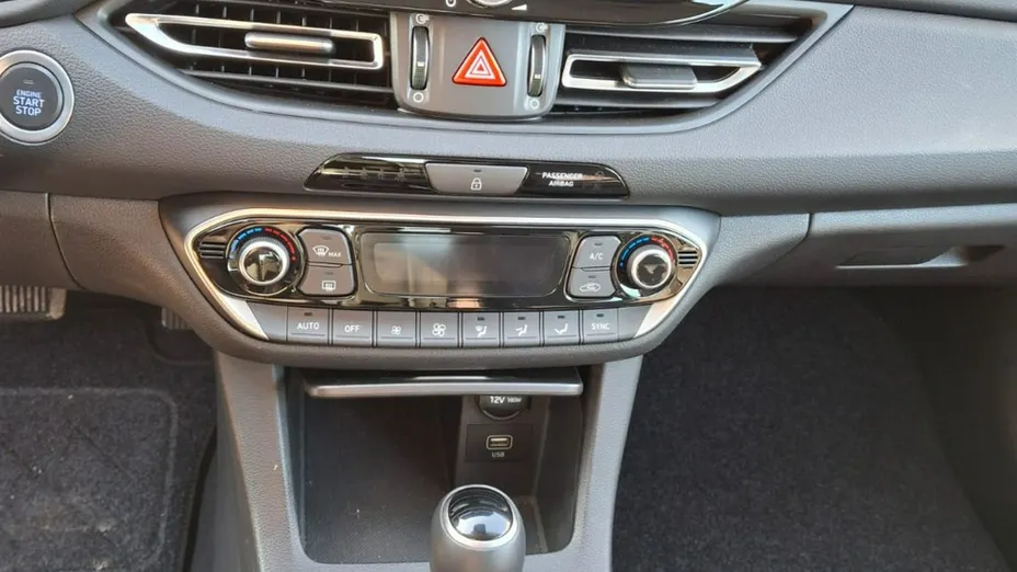 HYUNDAI i30 -
