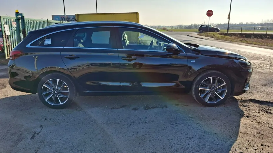 HYUNDAI i30 -