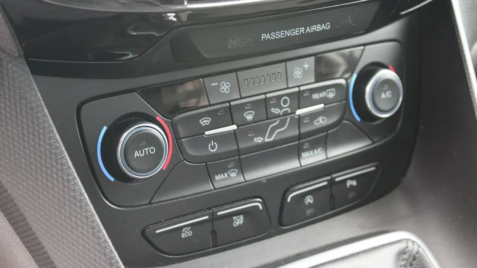 FORD Tourneo Connect -