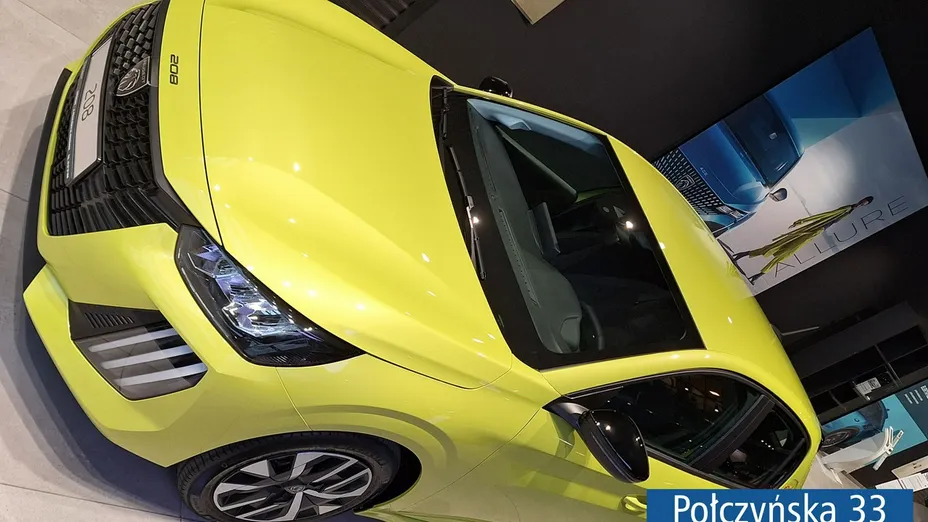 PEUGEOT 208 -