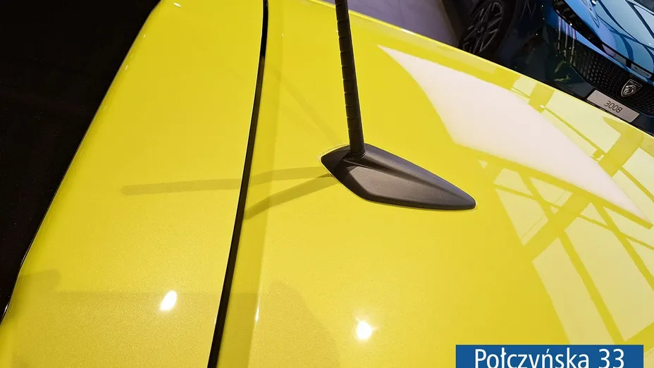 PEUGEOT 208 -