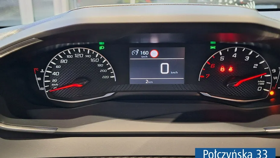 PEUGEOT 208 -