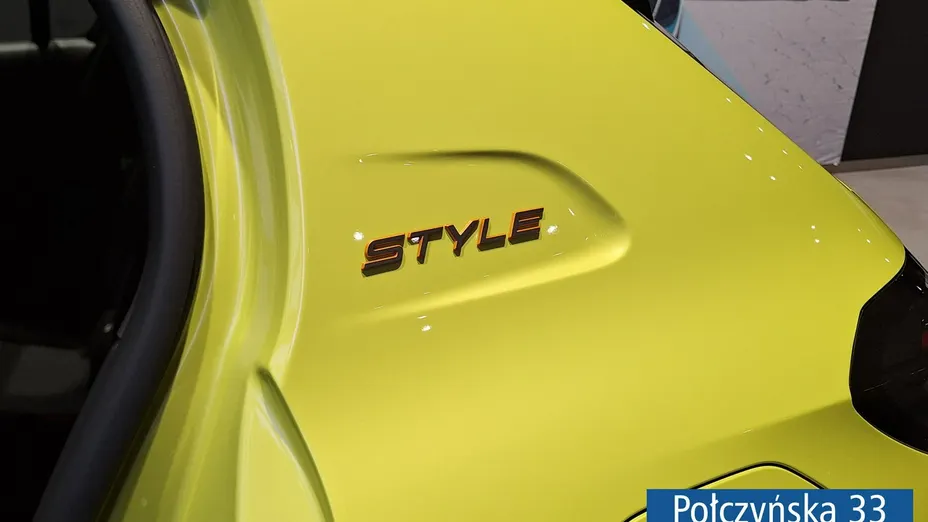 PEUGEOT 208 -