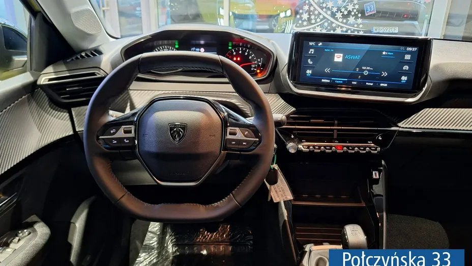 PEUGEOT 208 -
