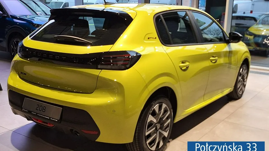 PEUGEOT 208 -