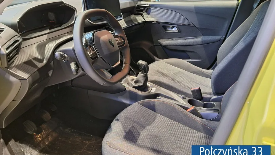 PEUGEOT 208 -