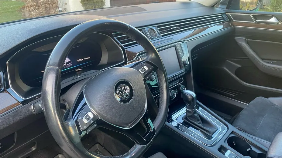VOLKSWAGEN Passat -
