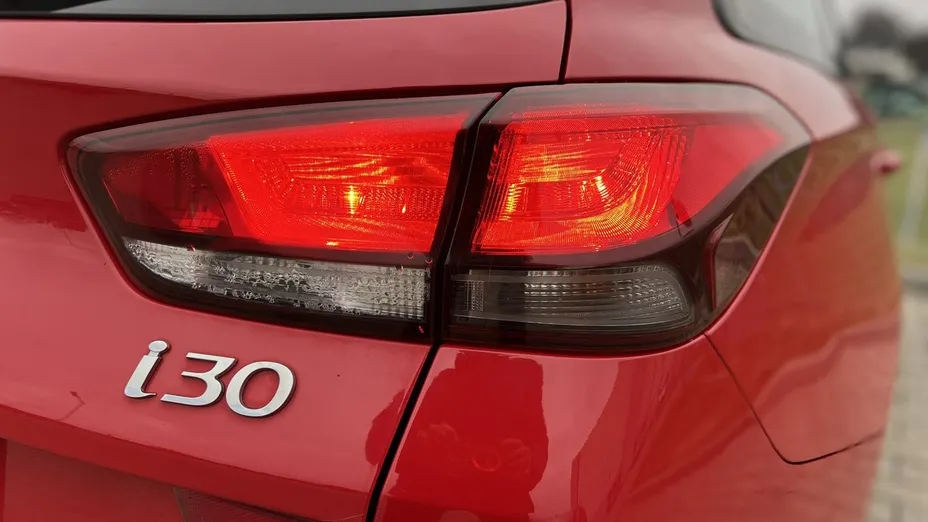 HYUNDAI i30 -