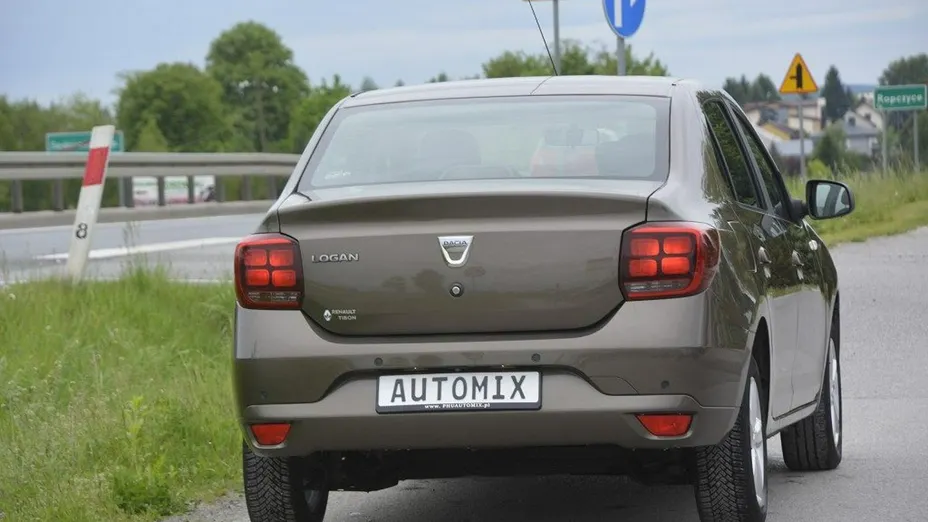 DACIA Logan -